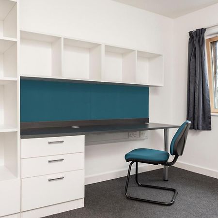 Wenlock Court Aparthotel Лутън Екстериор снимка