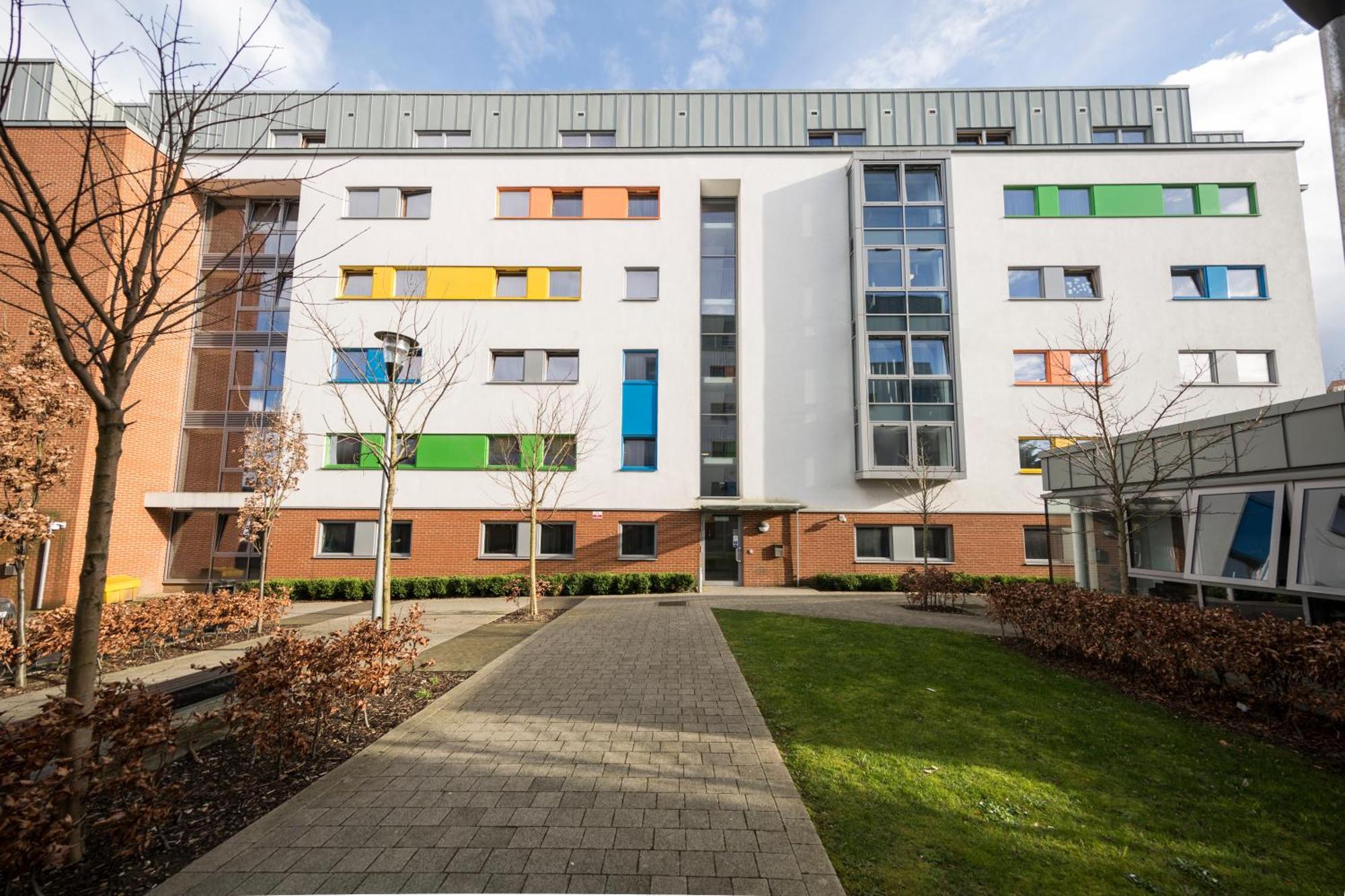 Wenlock Court Aparthotel Лутън Екстериор снимка