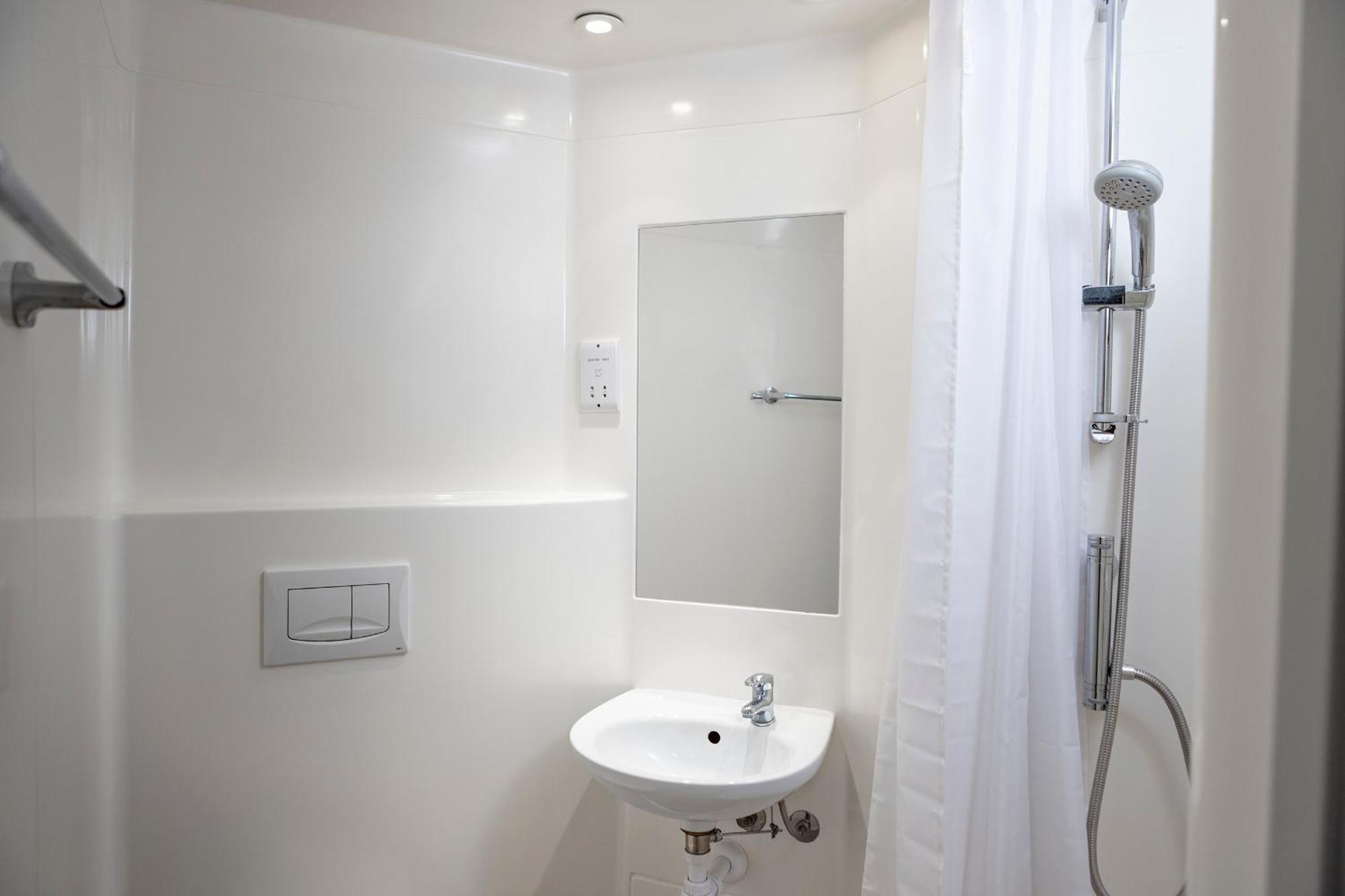 Wenlock Court Aparthotel Лутън Екстериор снимка
