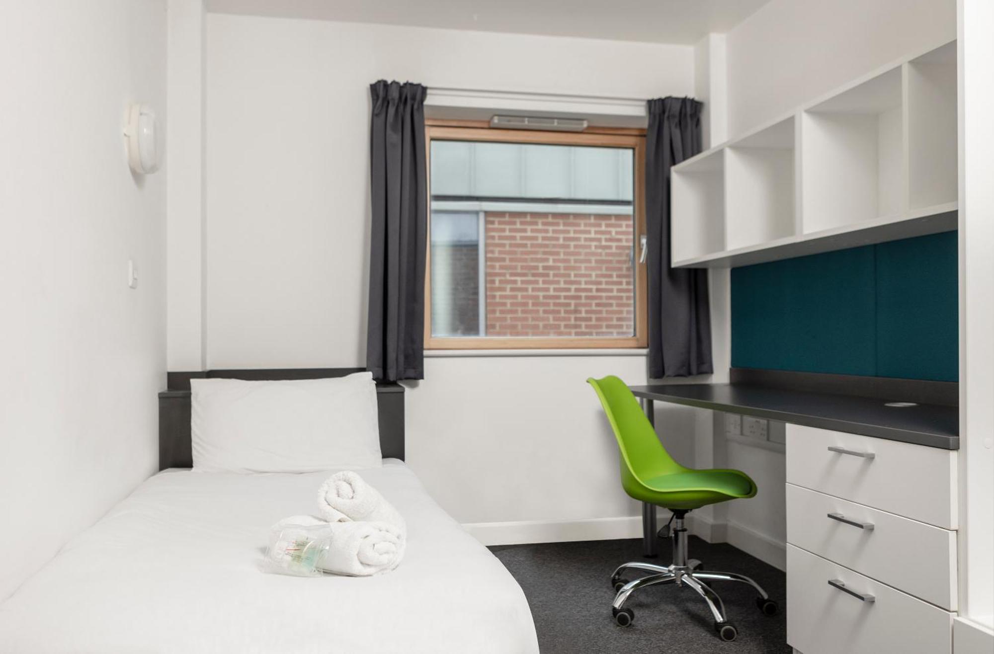 Wenlock Court Aparthotel Лутън Екстериор снимка