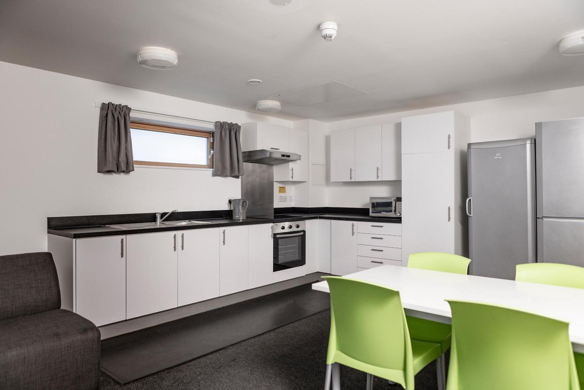 Wenlock Court Aparthotel Лутън Екстериор снимка