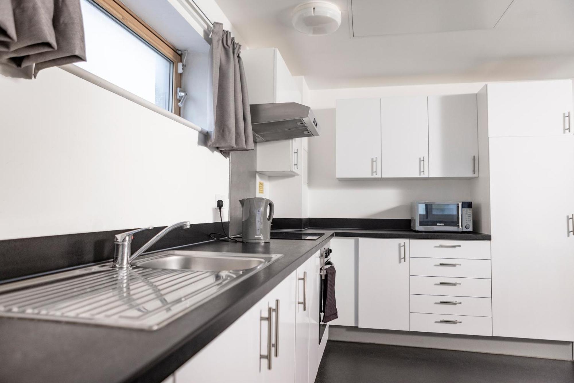 Wenlock Court Aparthotel Лутън Екстериор снимка
