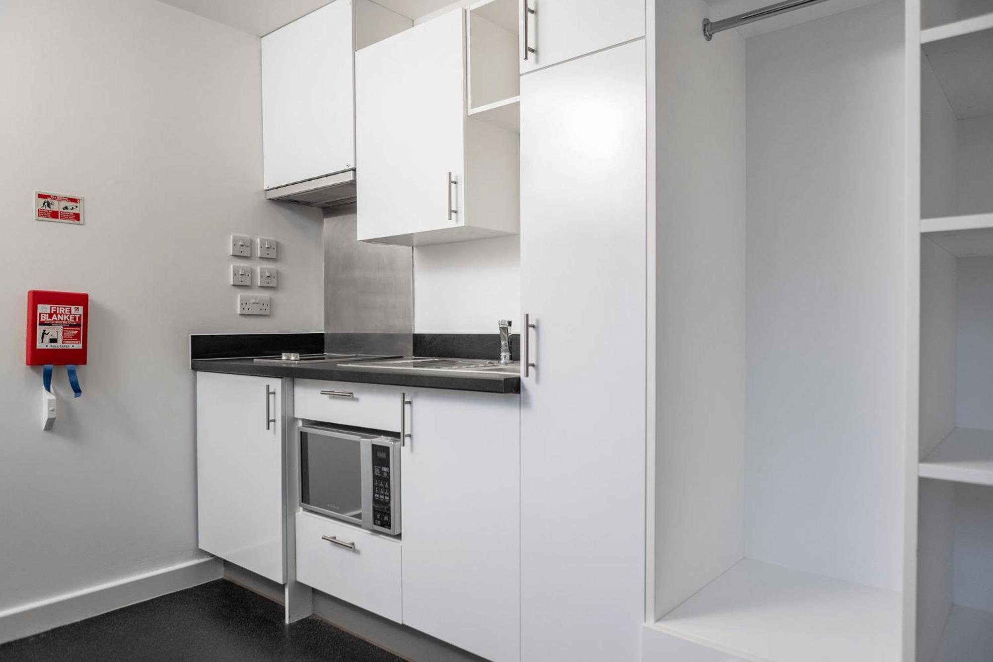 Wenlock Court Aparthotel Лутън Екстериор снимка